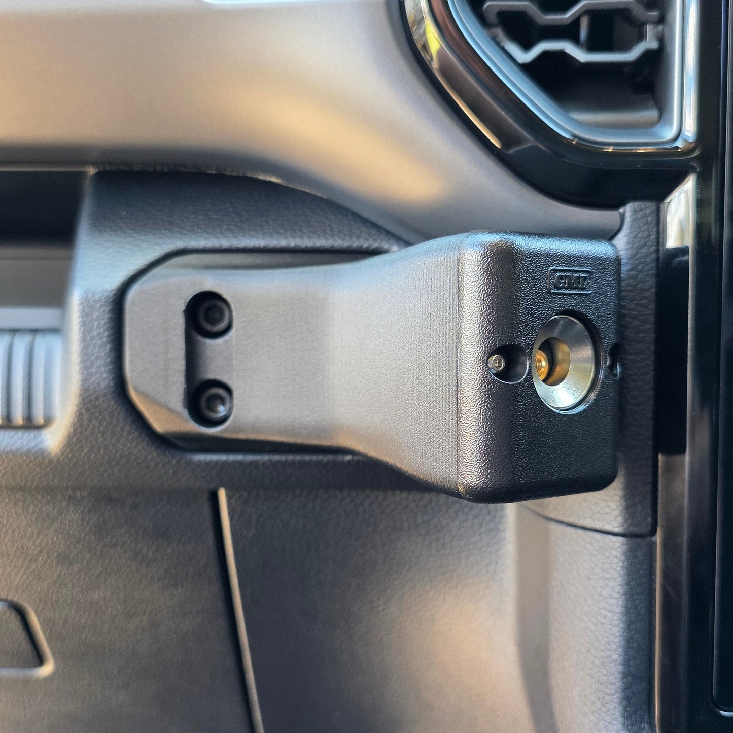 Ford Ranger Super Duty UHF/Quadlock/Universal Dash Mount