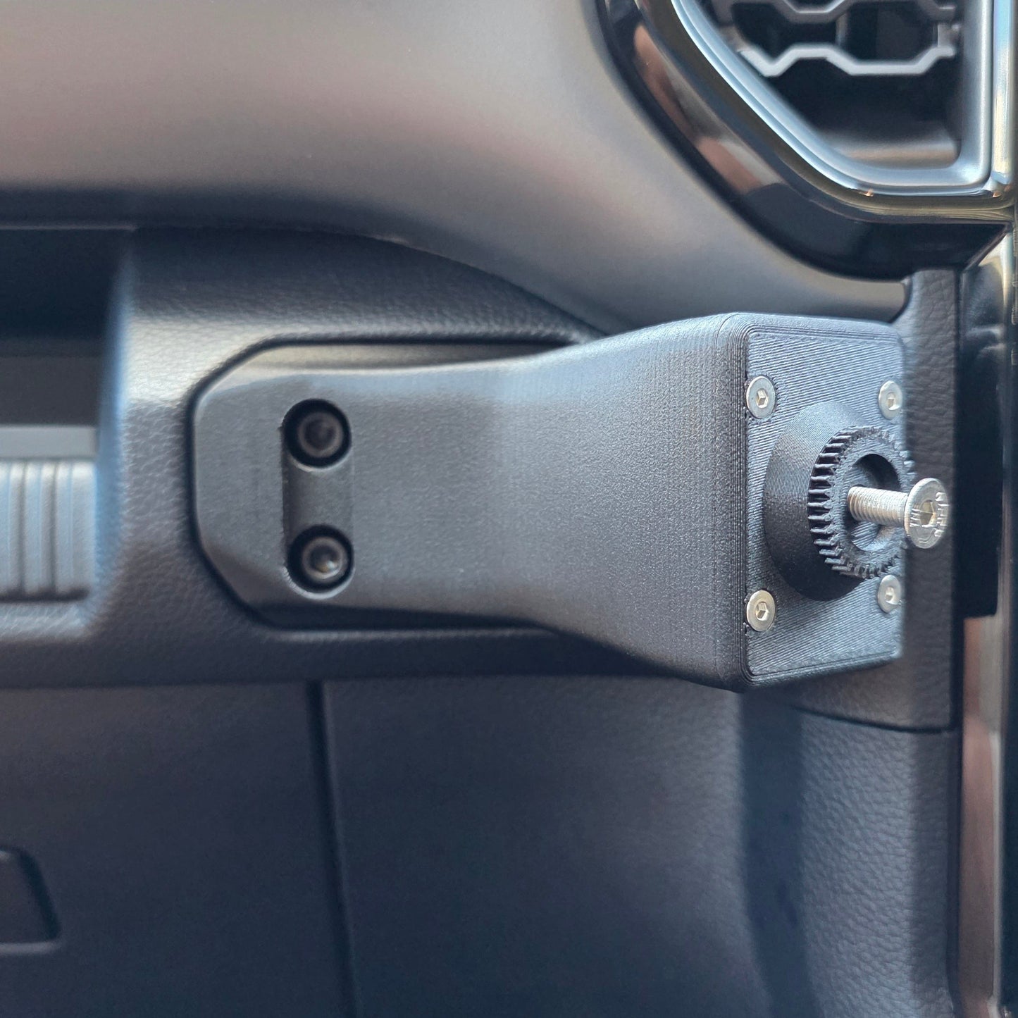 Ford Ranger Super Duty UHF/Quadlock/Universal Dash Mount